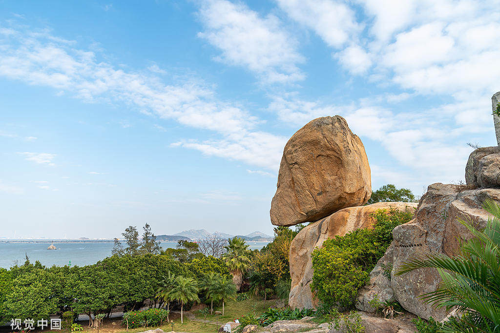 东山岛风动石全景